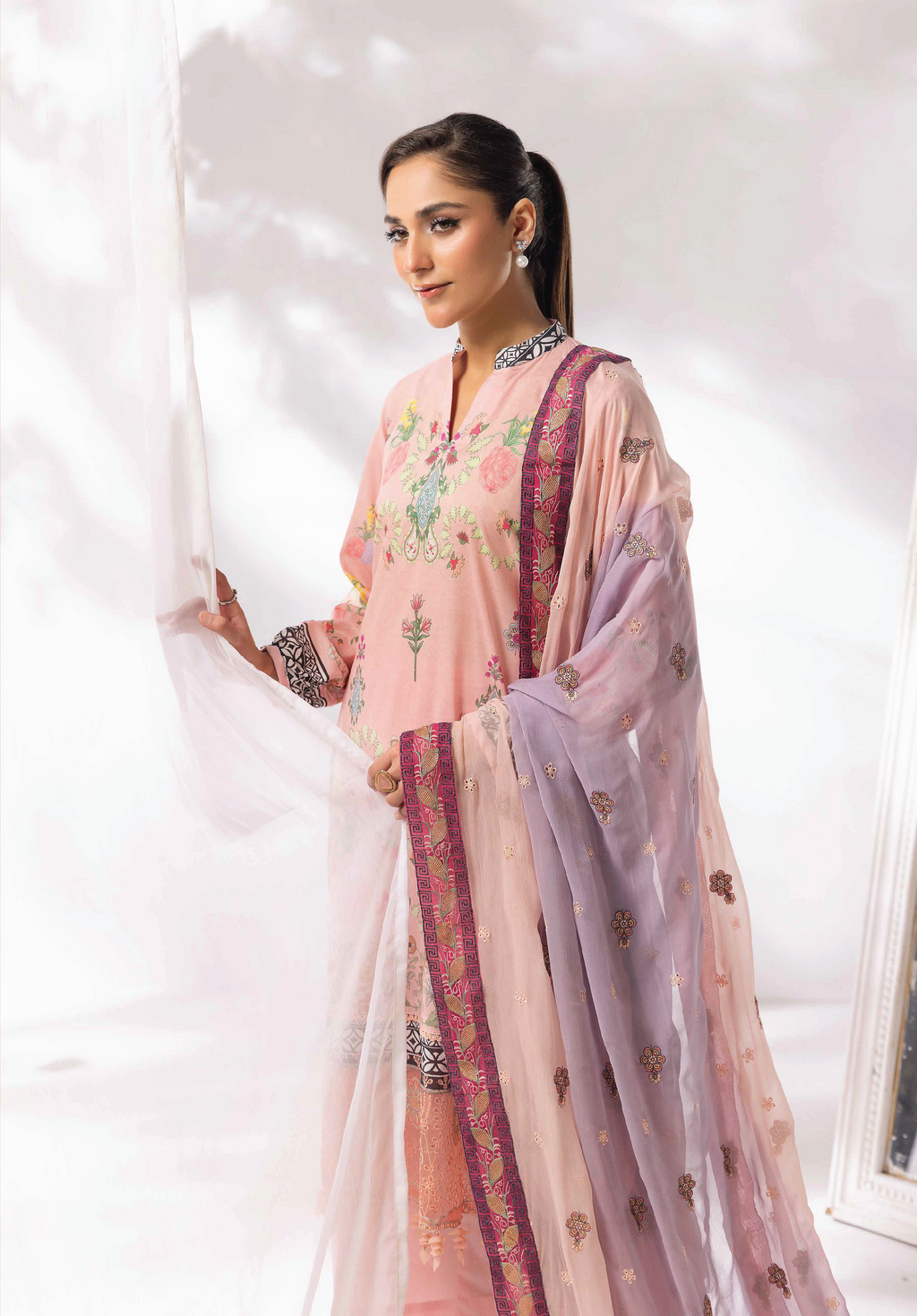 KHOOBSURAT-06