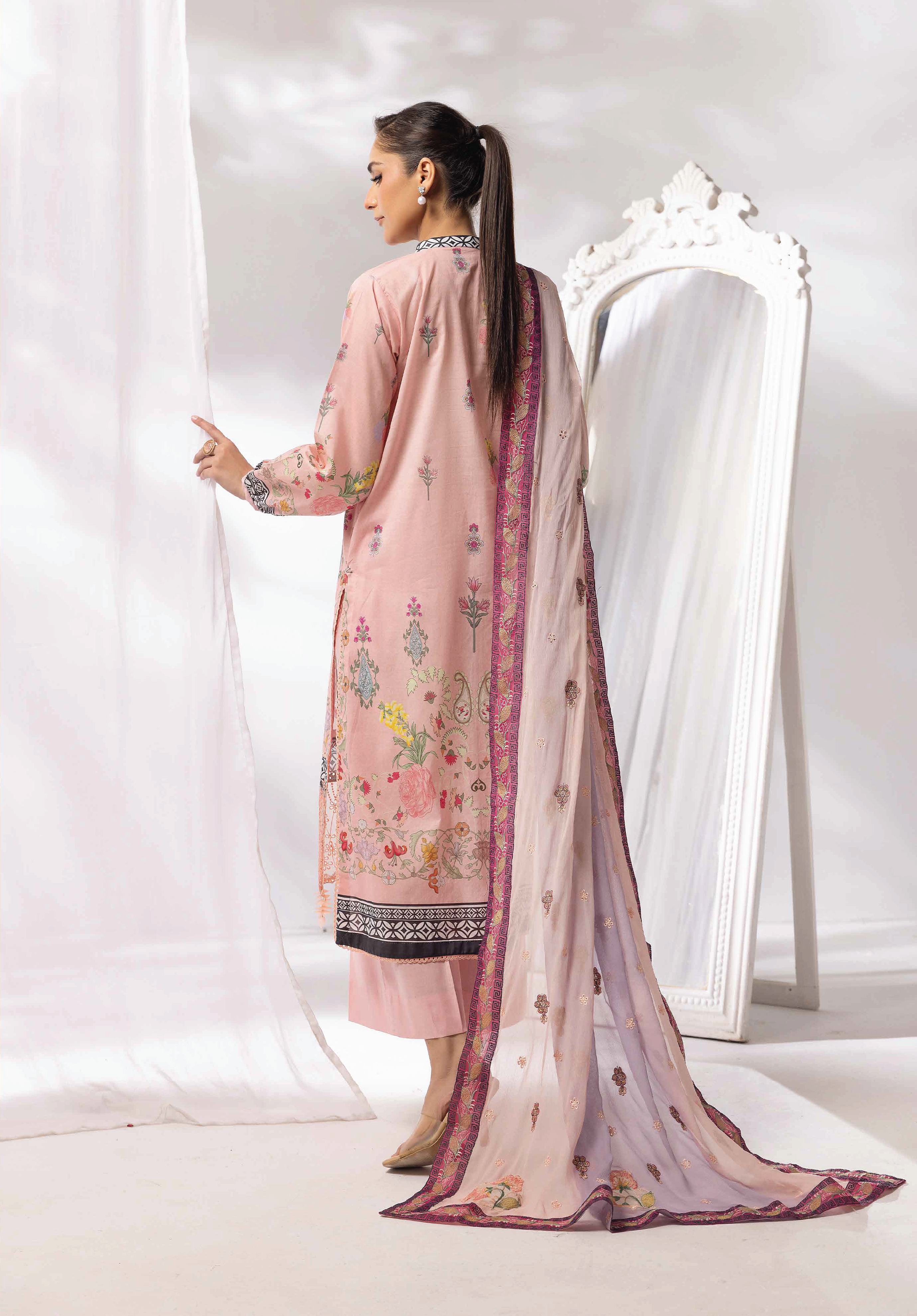 KHOOBSURAT-06