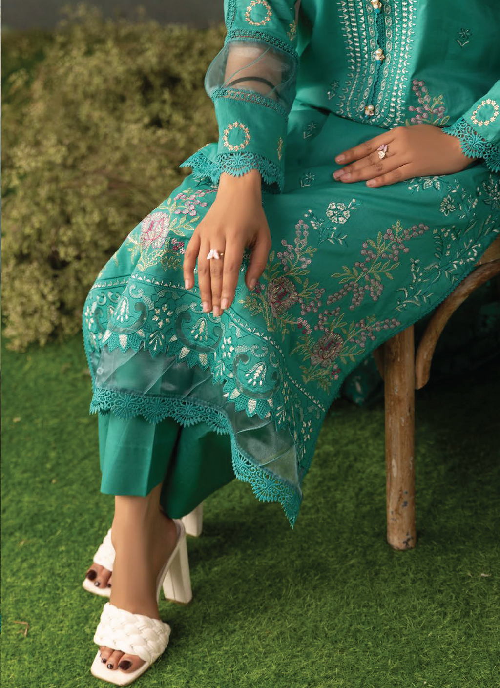 KHOOBSURAT-02
